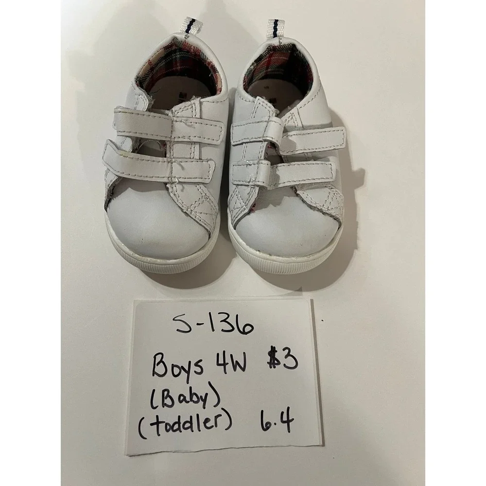 Little boys size 4W shoes (s-136)